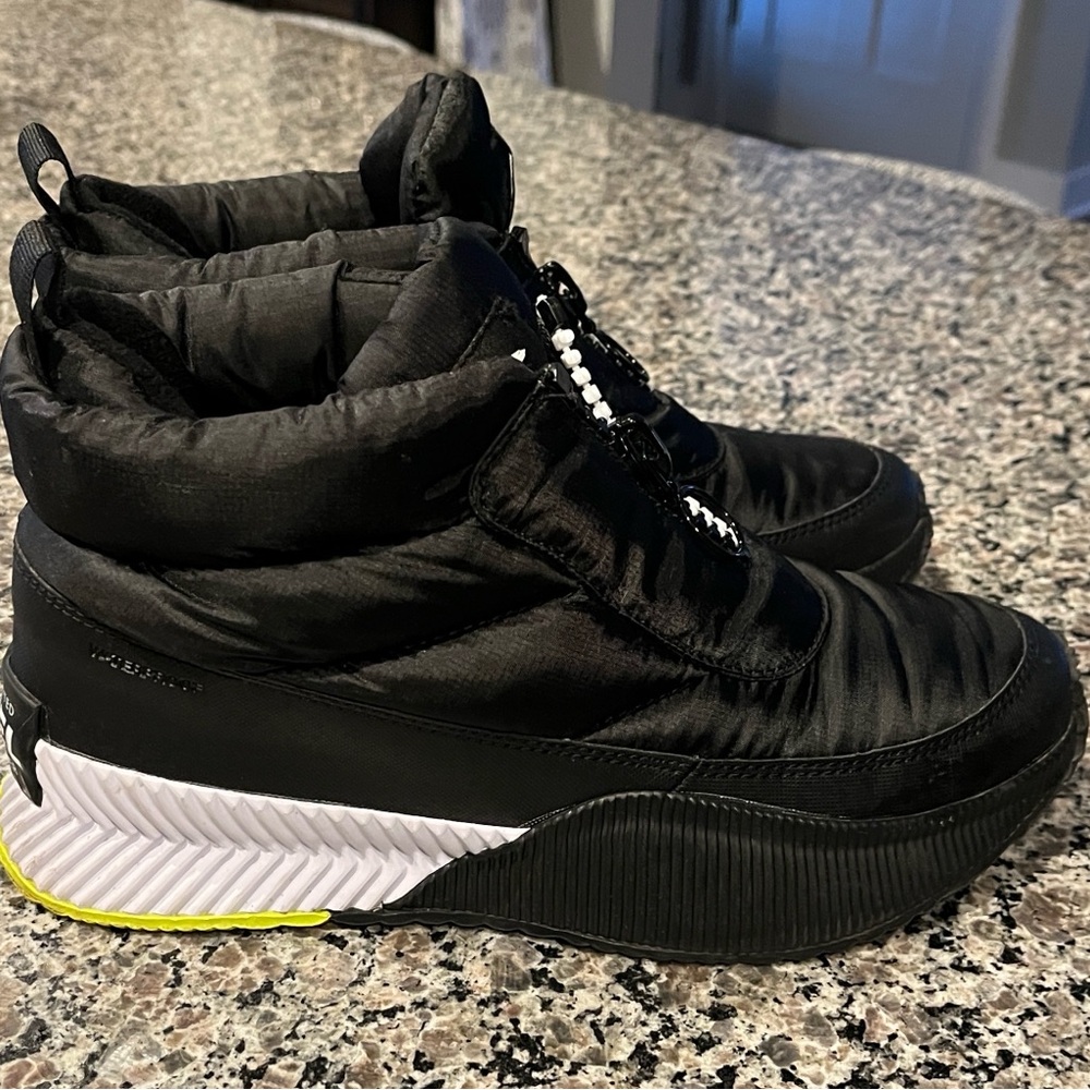 Sorel Out N About III Puffy Zip Boots Black/White